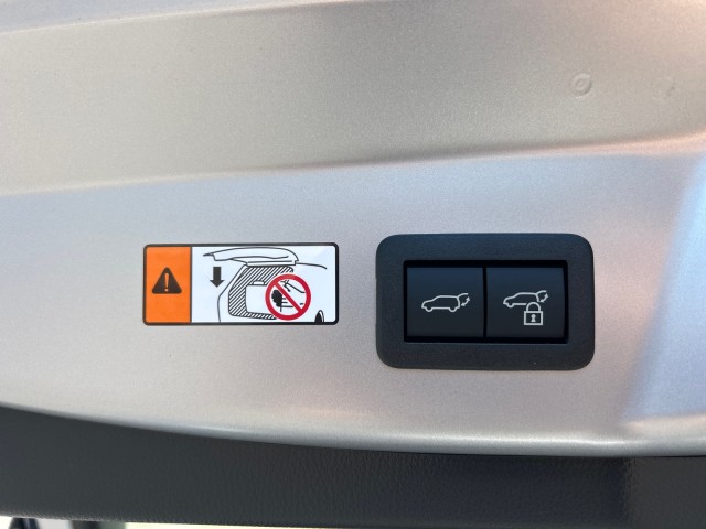 ToyotaPrius Plug-In Hybrid39