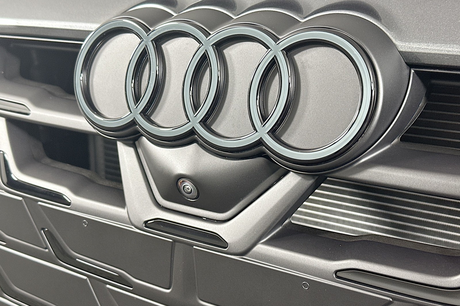 New 2026 Daytona Gray Pearl Effect Audi  image 14