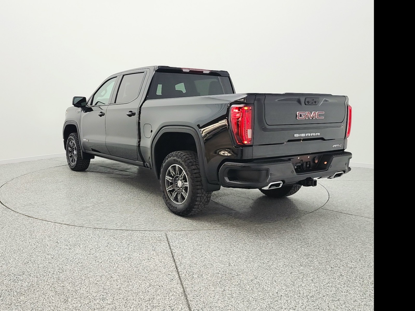 Used 2025 Onyx Black GMC 4WD Crew Cab 147 AT4 image 7