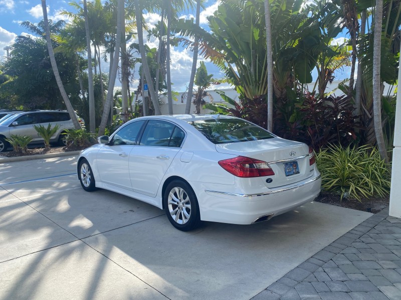 2013 Hyundai Genesis 3.8L LOW MILES 33,576 in , 