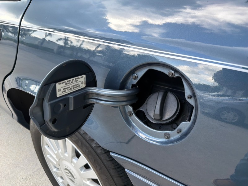 2007 Mercury Grand Marquis LS LOW MILES 52,599 1 OWNER in ,