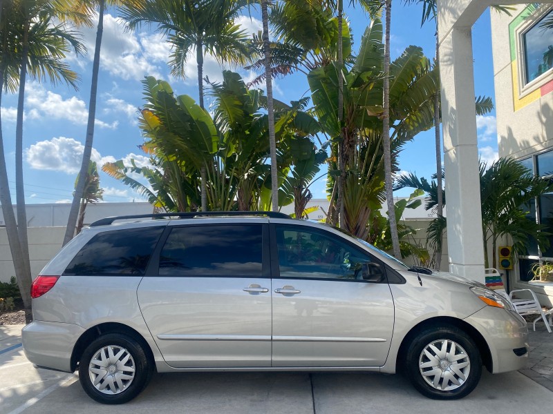 2010 Toyota Sienna LE LOW MILES 41,871 1 OWNER 7 PASSENGER in , 