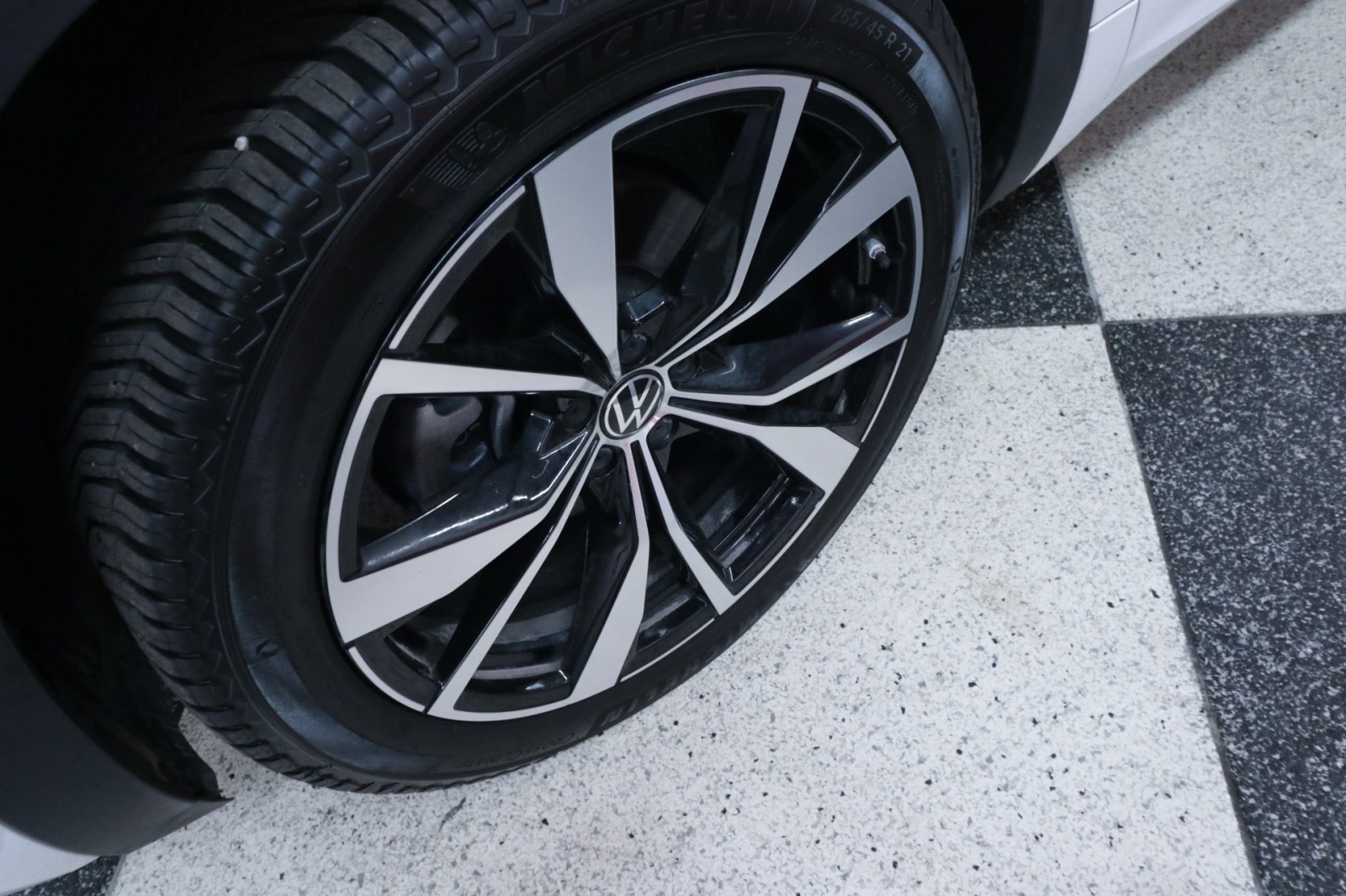 Used Car 2024 Volkswagen Atlas  2.0t Sel Premium R-line For Sale Under $40,000 In Austin, Texas