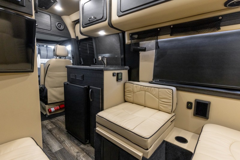 2019 Mercedes-Benz Sprinter 2500 Crew LUXURY RV Midwest Automotive Designs Daycruiser 144 4x4 in , 