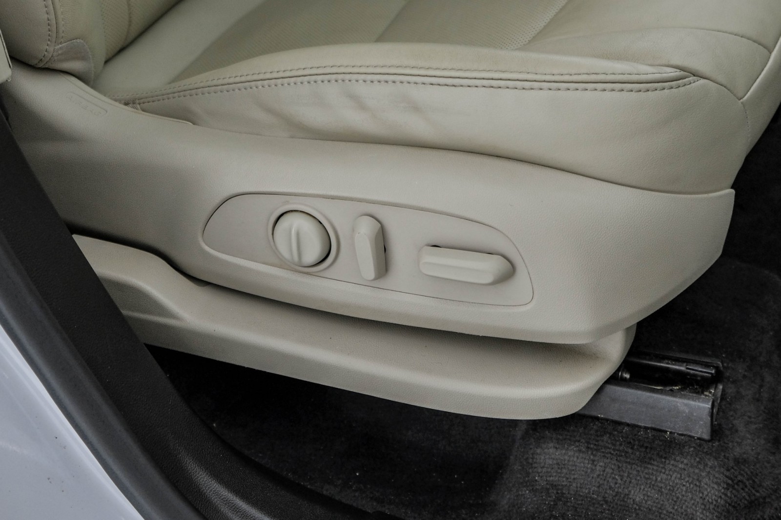 2020 Buick Enclave ESSENCE BLIND SPOT ASSIST LEATHER HEATED SEATS REA 37