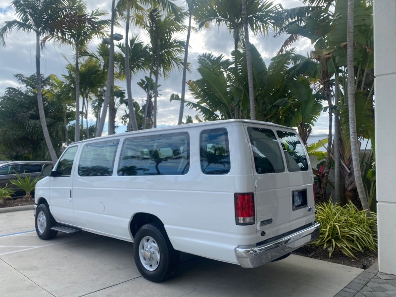 2008 Ford Econoline Wagon XLT 15 PASSENGERS E350 CLEAN in , 