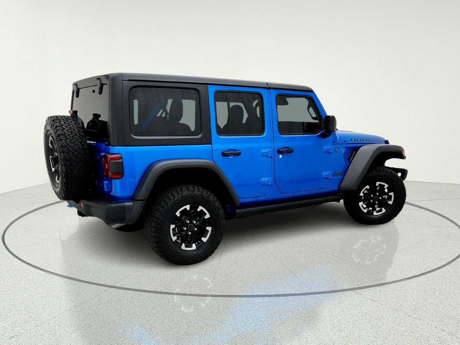 Used 2024 Hydro Blue Pearlcoat Jeep Rubicon image 8