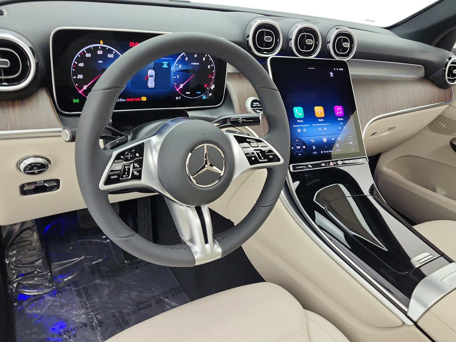 New 2026 Polar White Mercedes-Benz GLC 300 image 9