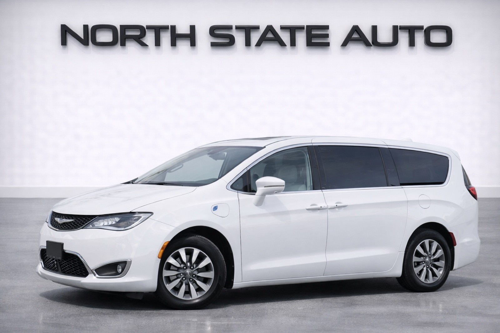 2022 Chrysler Pacifica Hybrid Touring L FWD