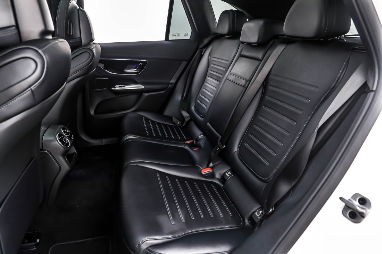 New 2026 Polar White Mercedes-Benz GLC 300 SUV image 8