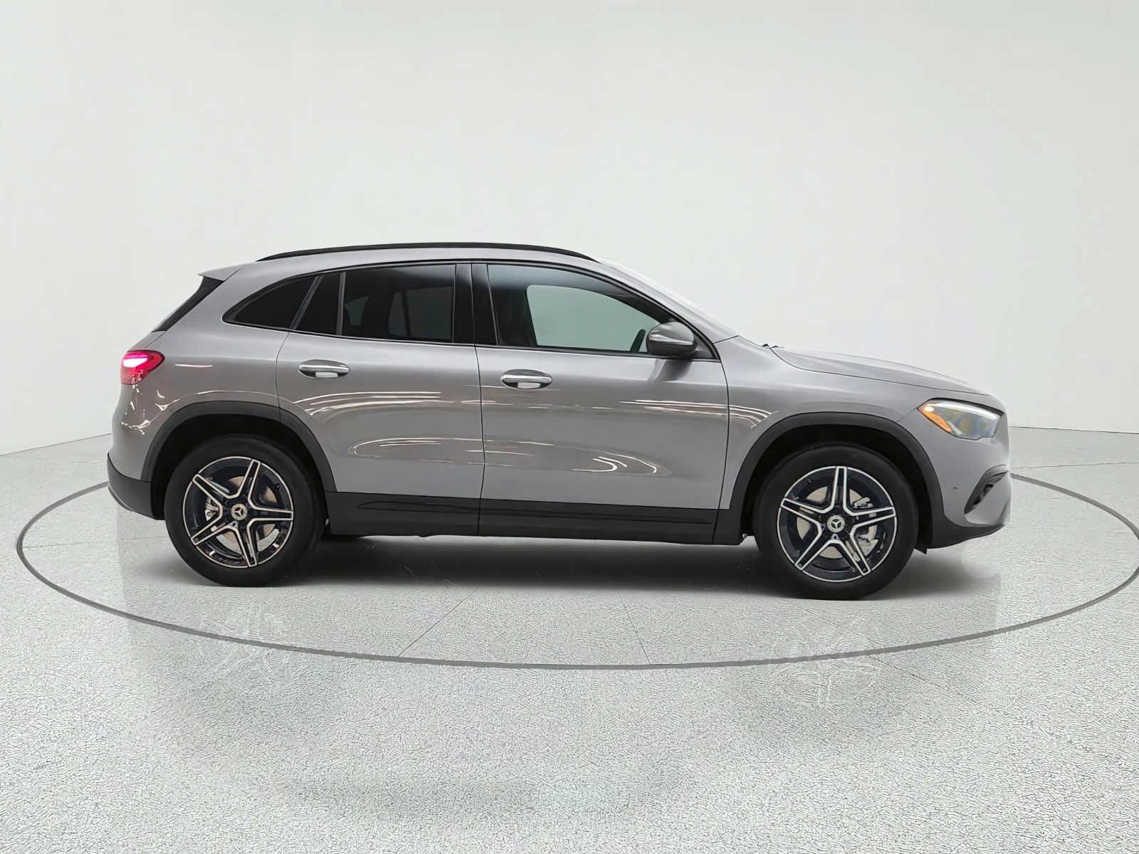 New 2026 Mountain Grey Metallic Mercedes-Benz GLA 250 SUV image 4