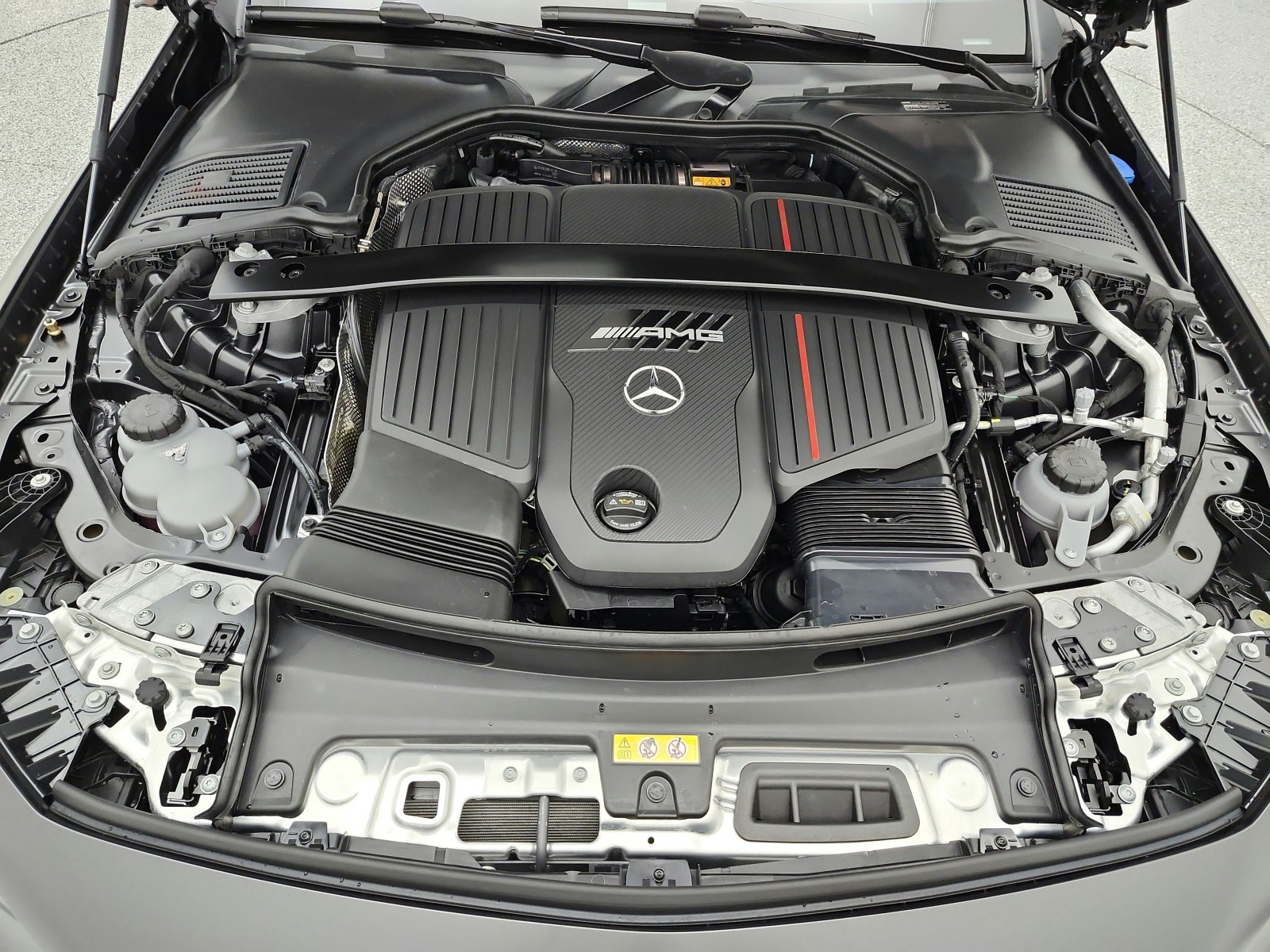 New 2027 MANUFAKTUR Graphite Grey Magno Mercedes-Benz AMG® CLE 53 4MATIC+ Coupe image 11