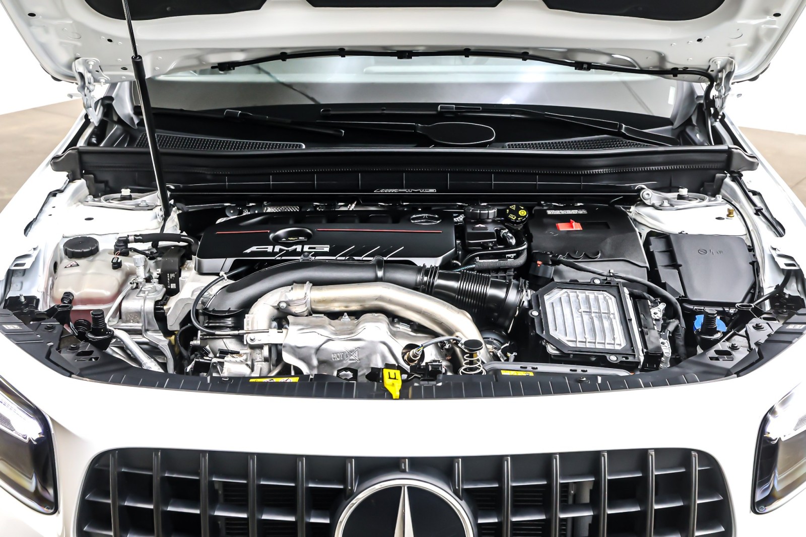 Used 2025 Polar White Mercedes-Benz AMG® GLB 35 4MATIC SUV image 12