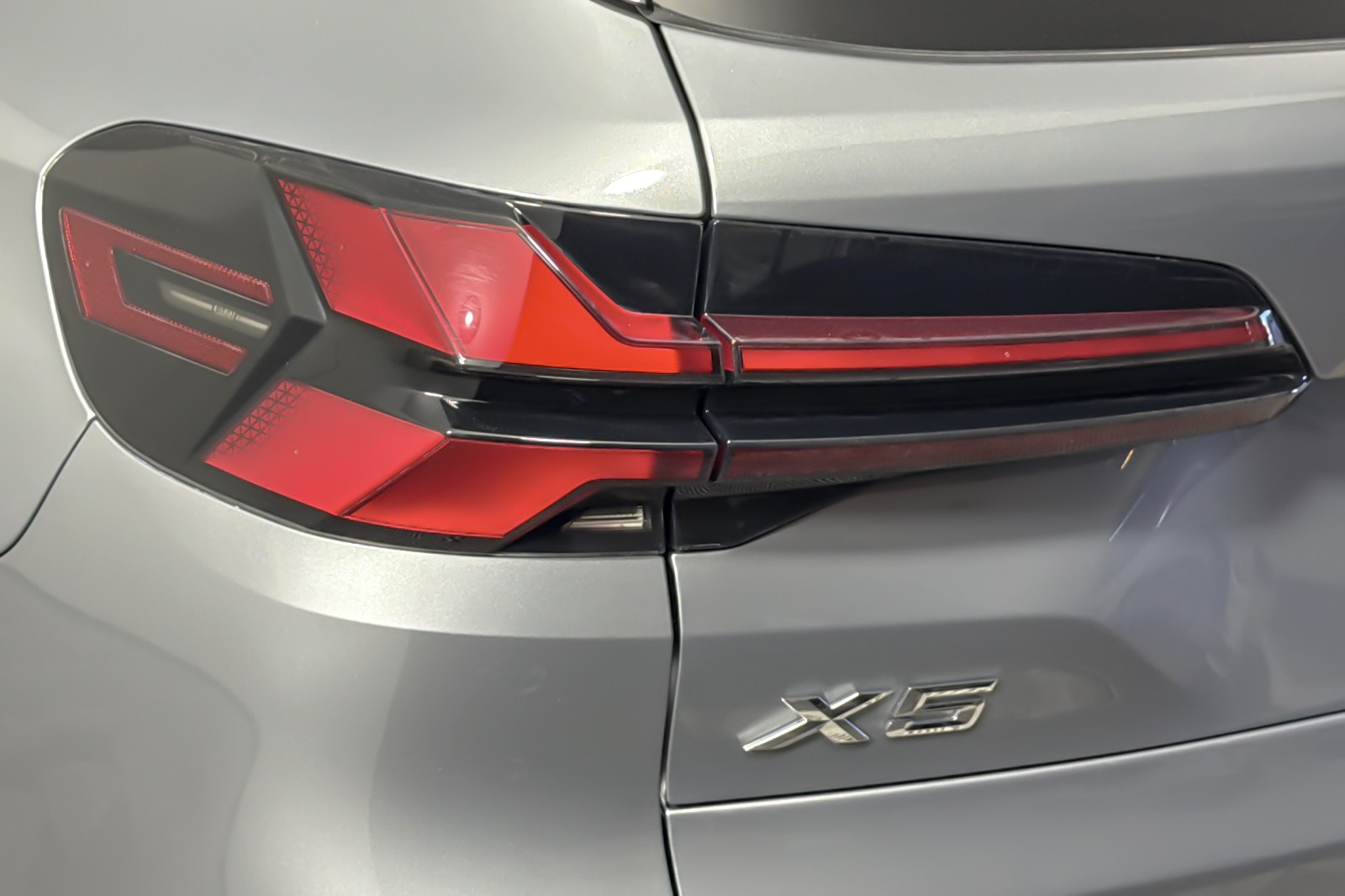 Used 2025 SKYSCRAPER GREY BMW xDrive40i Sports Activity Vehicle image 27