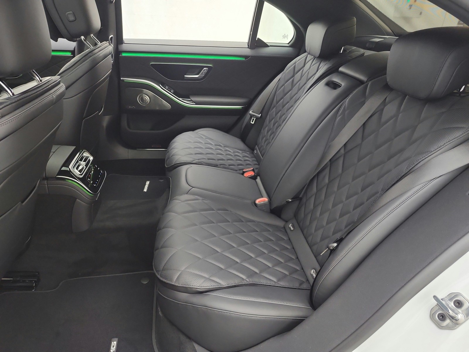 New 2026 MANUFAKTUR Moonlight White Metallic Mercedes-Benz S 500 image 11