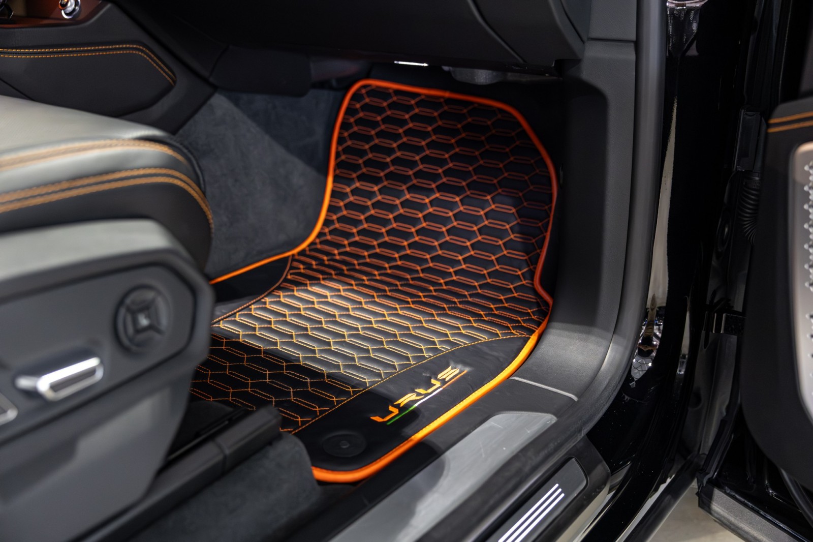 Used Car 2019 Lamborghini Urus  For Sale Under $200,000 In Boerne, Texas