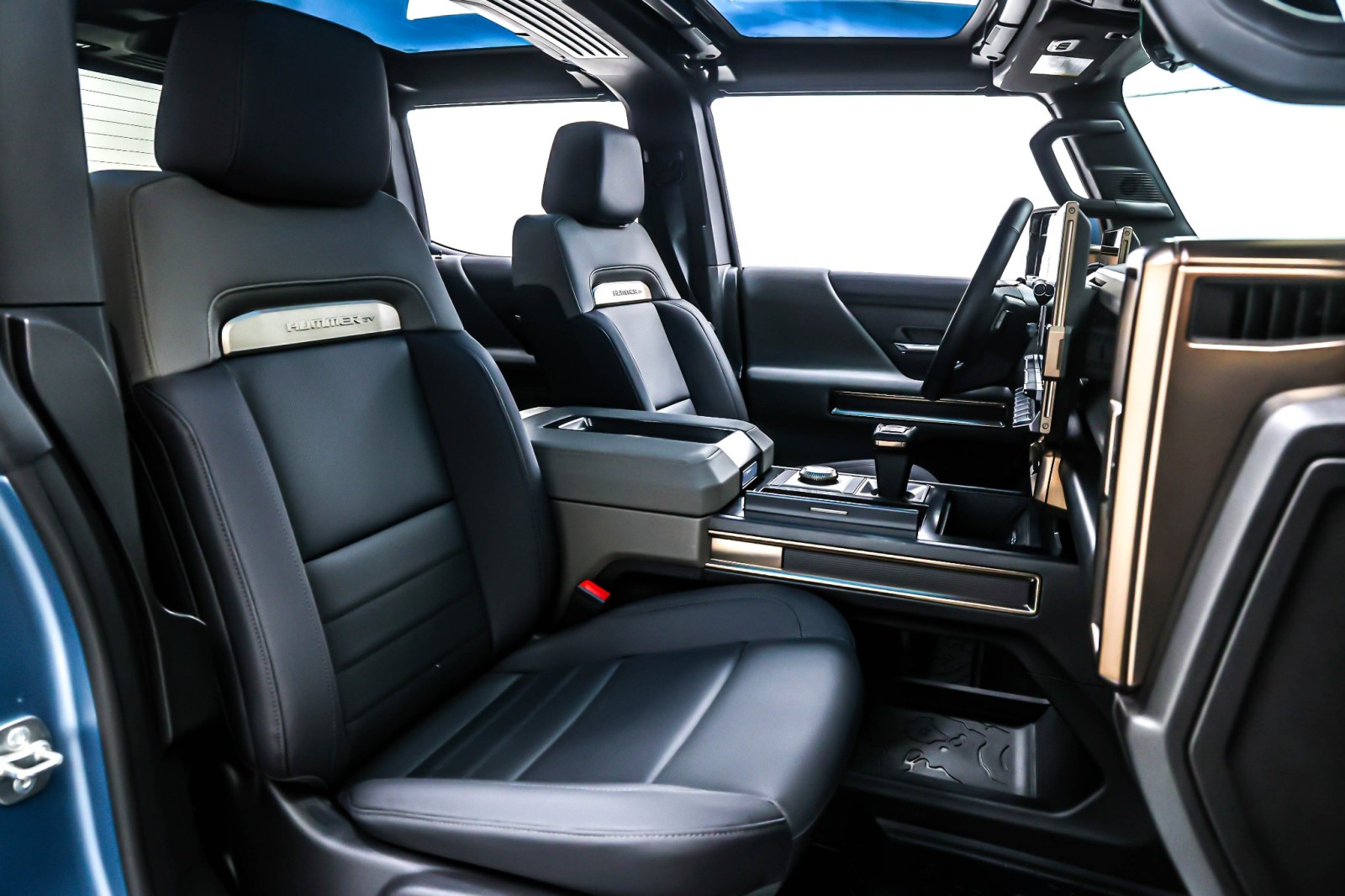 Used 2024 Neptune Blue Matte GMC e4WD Crew Cab 3X image 7