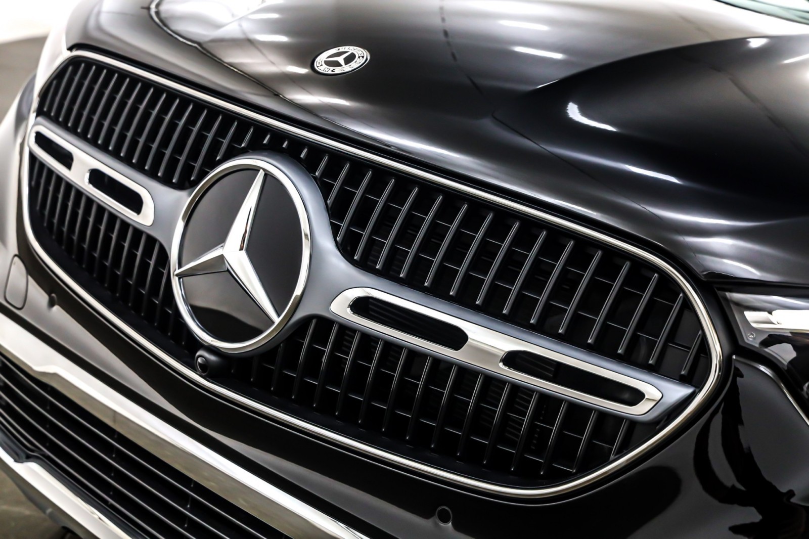 New 2026 Black Mercedes-Benz GLC 300 image 13
