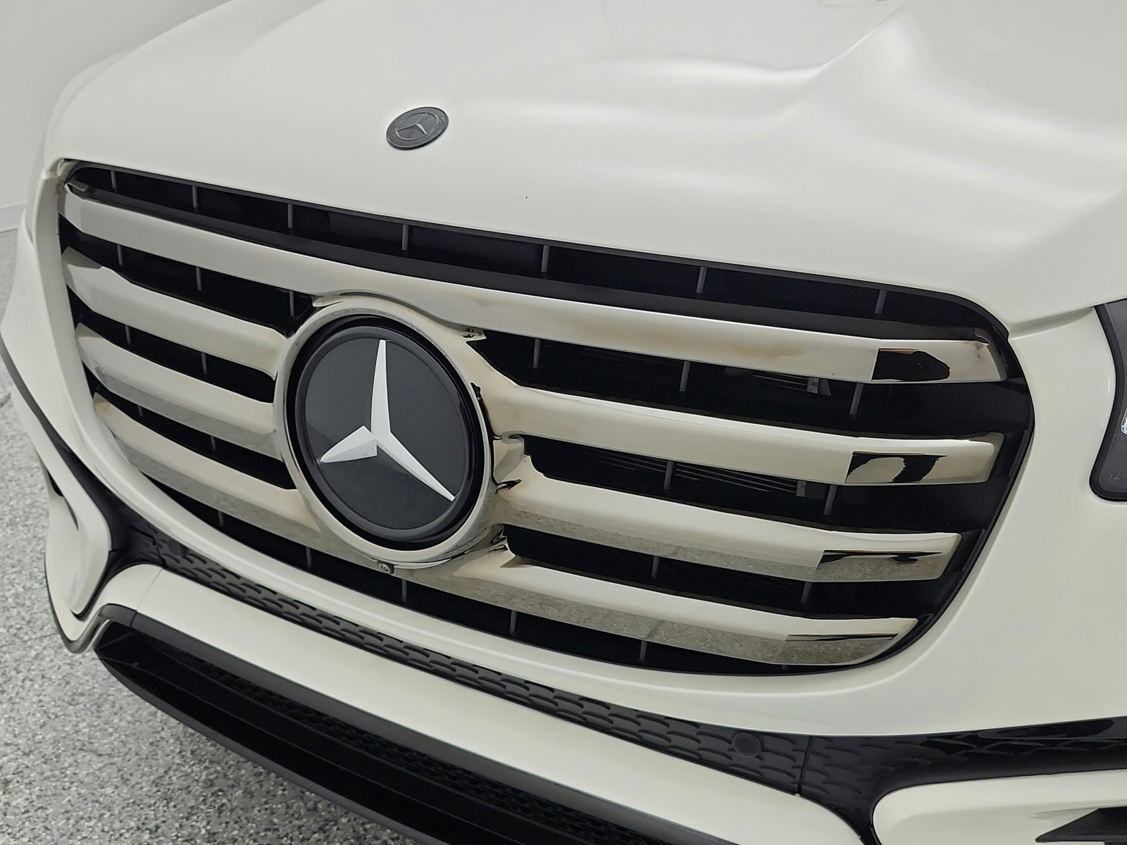 Used 2024 MANUFAKTUR Diamond White Metallic Mercedes-Benz GLS 450 4MATIC® SUV image 18