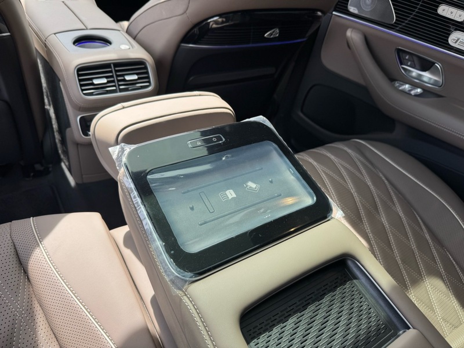 New 2026 MANUFAKTUR Ireland Mid Green Metallic Mercedes-Benz Maybach GLS 600 4MATIC® SUV image 17