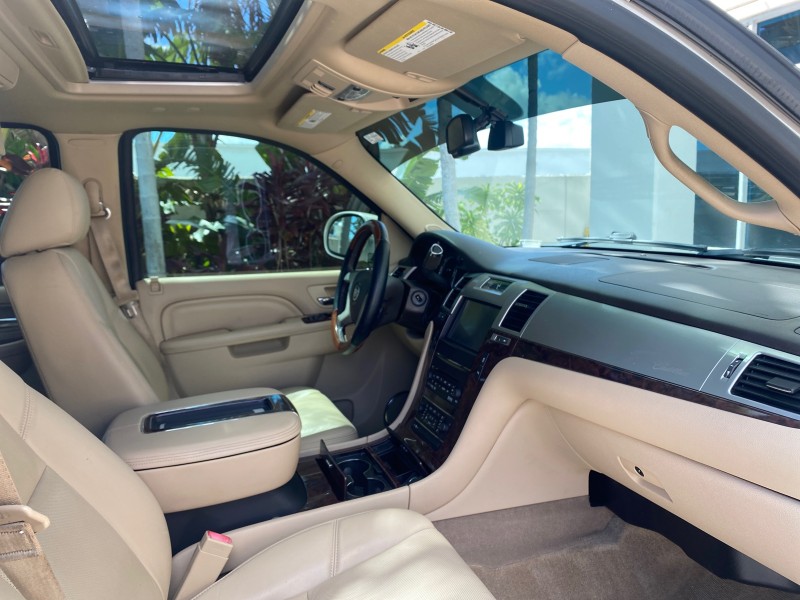 2013 Cadillac Escalade Luxury 1 OWNER LOW MILES 70,251 in ,