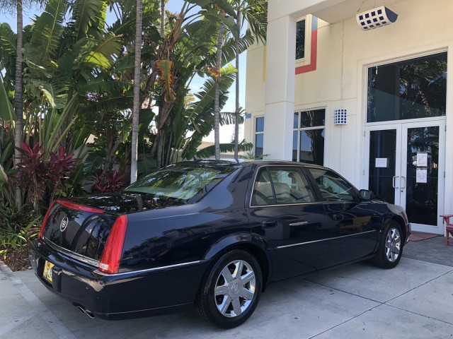 2006 Cadillac DTS w/1SB Heated and Cooled Leather Sunroof CD Onstar in pompano beach, Florida