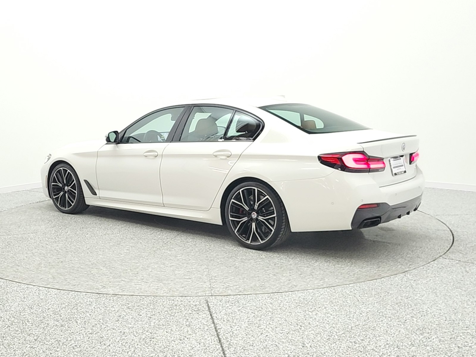 Used 2023 Alpine White BMW M550i xDrive Sedan image 8