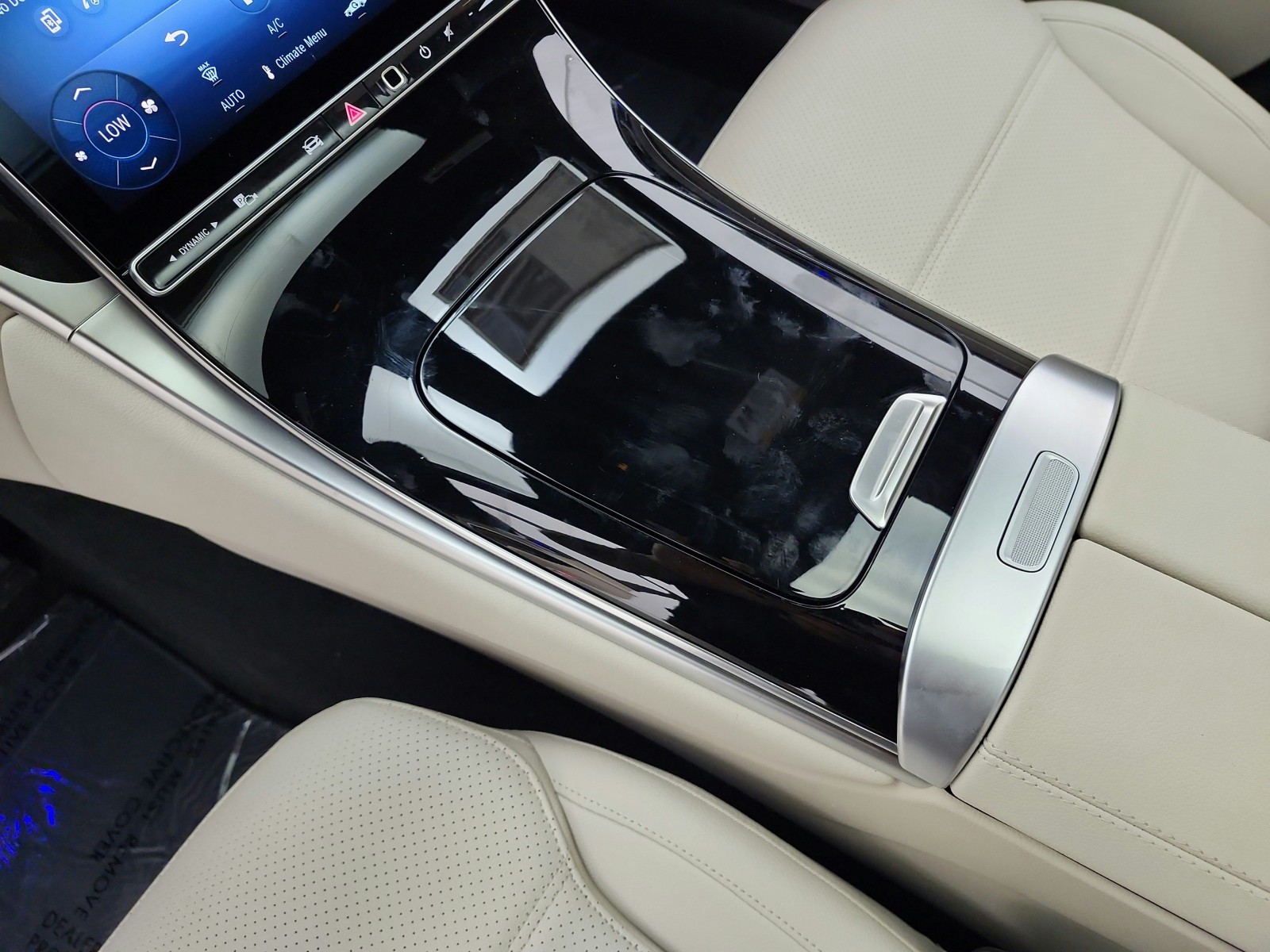 New 2027 Polar White Mercedes-Benz GLC 300 SUV image 9