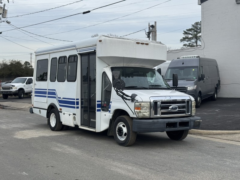 2009 Ford E 350 Wheelchair Capable Bus  in , 