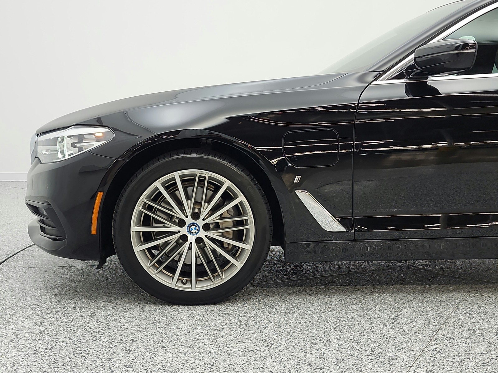 Used 2018 Jet Black BMW 530e iPerformance Plug-In Hybrid image 24
