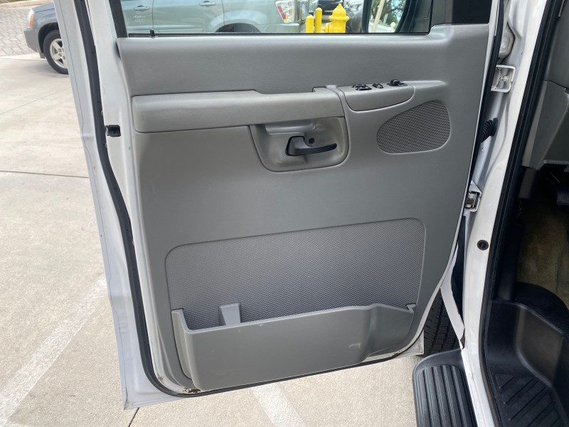 2008 Ford Econoline Wagon XLT 15 PASSENGERS E350 CLEAN in , 