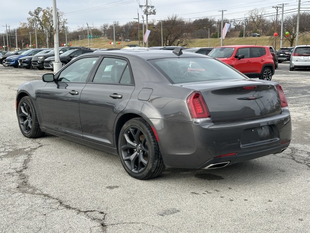 2022 Chrysler 300 300S 5