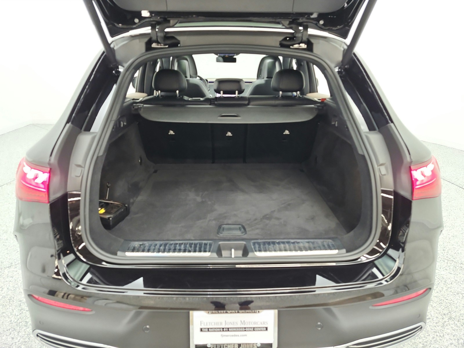 Used 2023 Obsidian Black Metallic Mercedes-Benz EQE 350+ SUV image 27