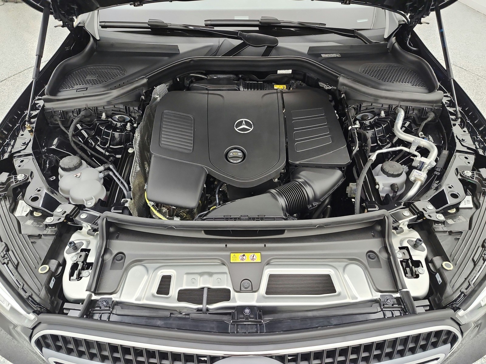 New 2027 Black Mercedes-Benz GLC 300 SUV image 12