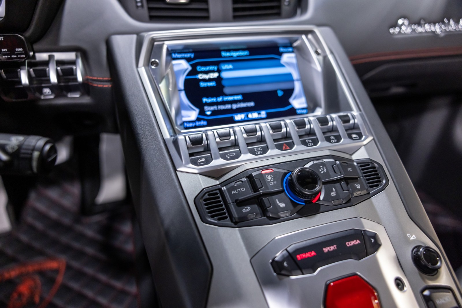 2015 Lamborghini Aventador Roadster LP 700-4 photo 30