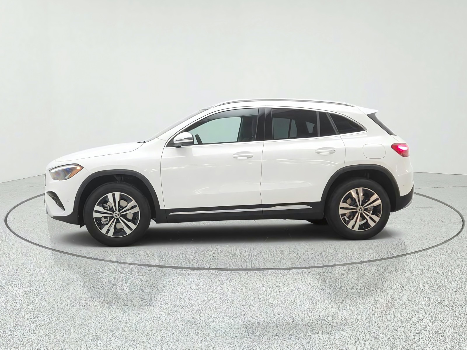 New 2026 Polar White Mercedes-Benz GLA 250 SUV image 8