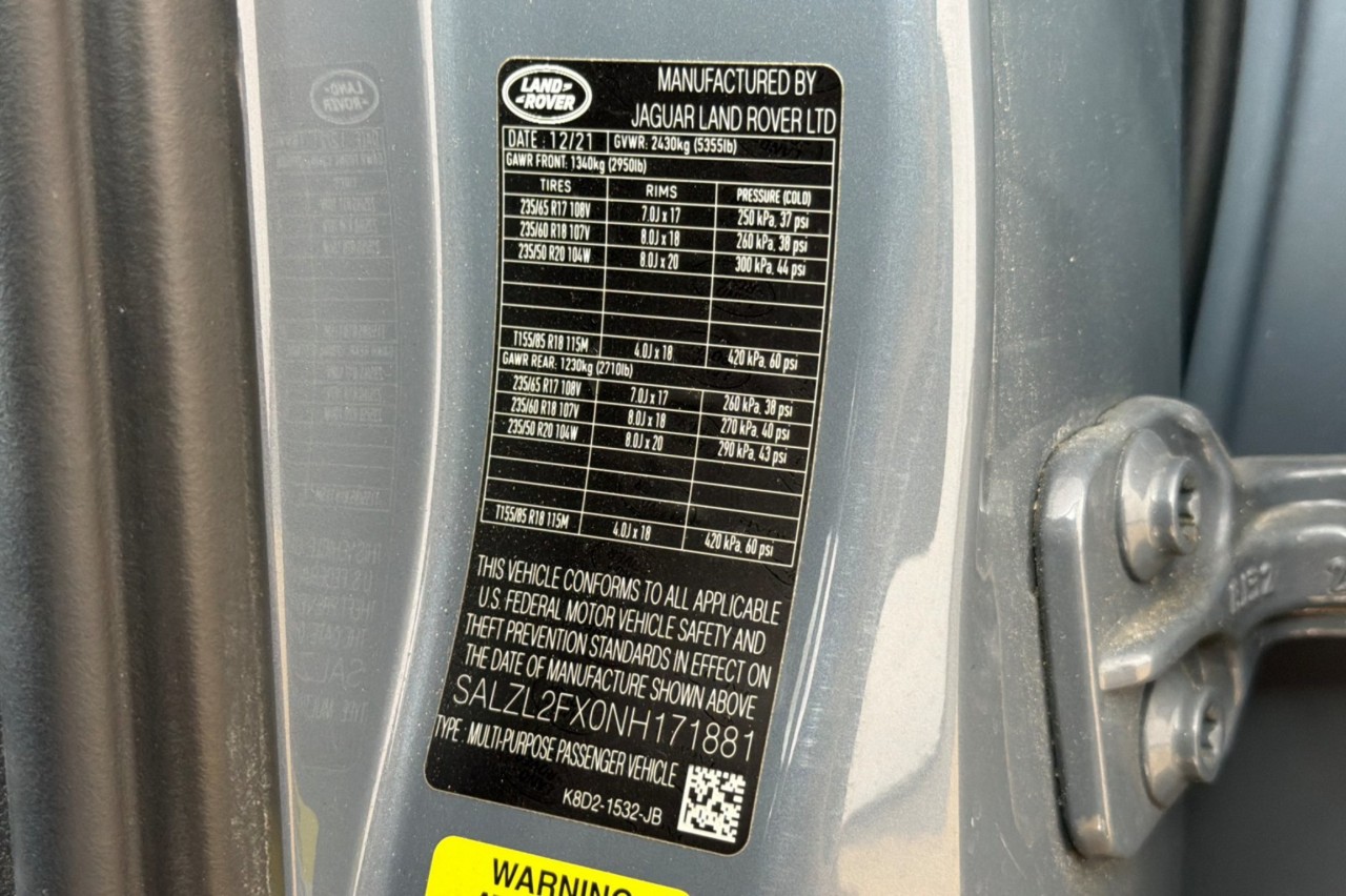 Used 2022 METALLIC GREEN Land Rover R-Dynamic SE image 26