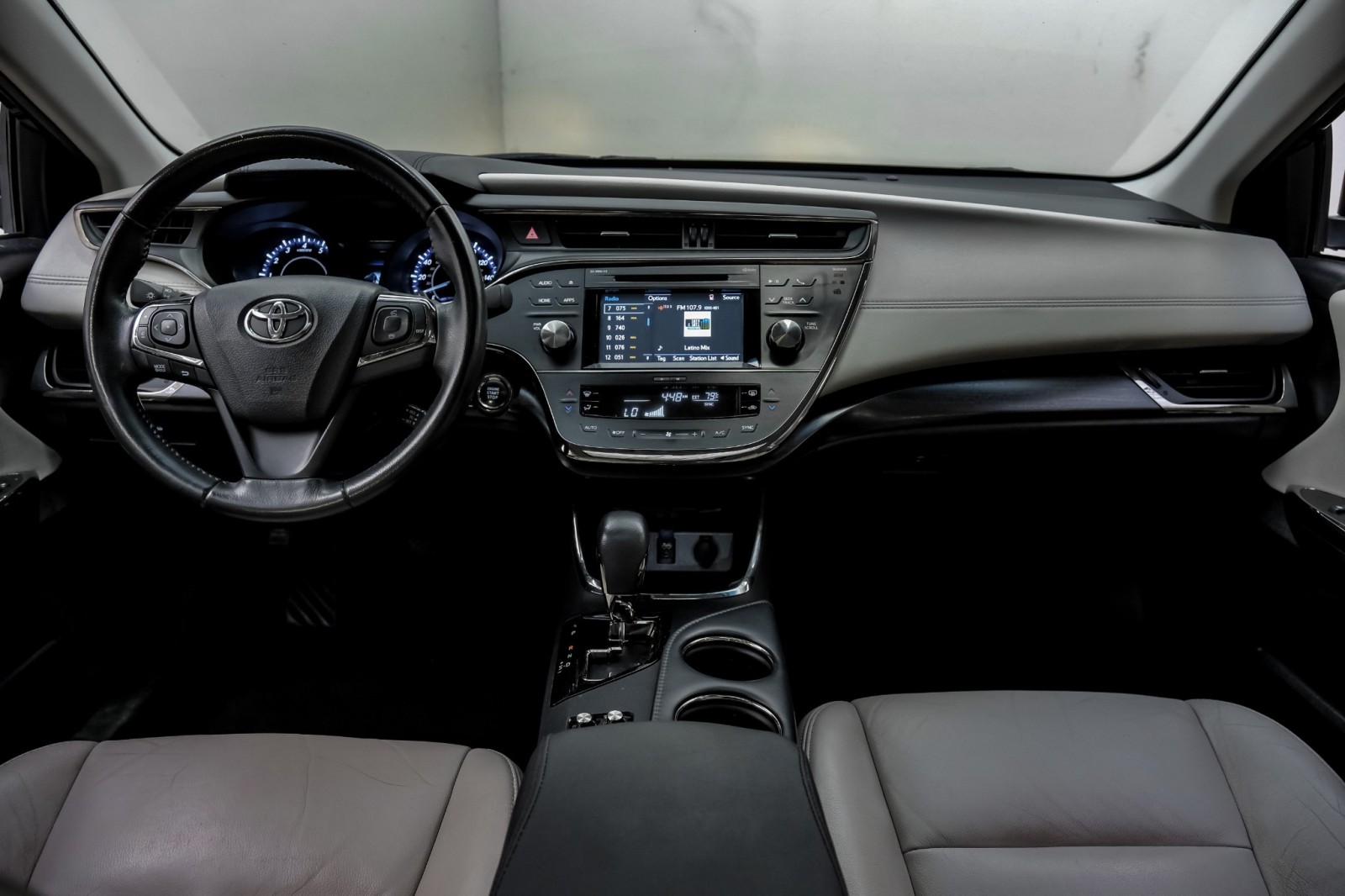 2016 Toyota Avalon XLE Plus 16