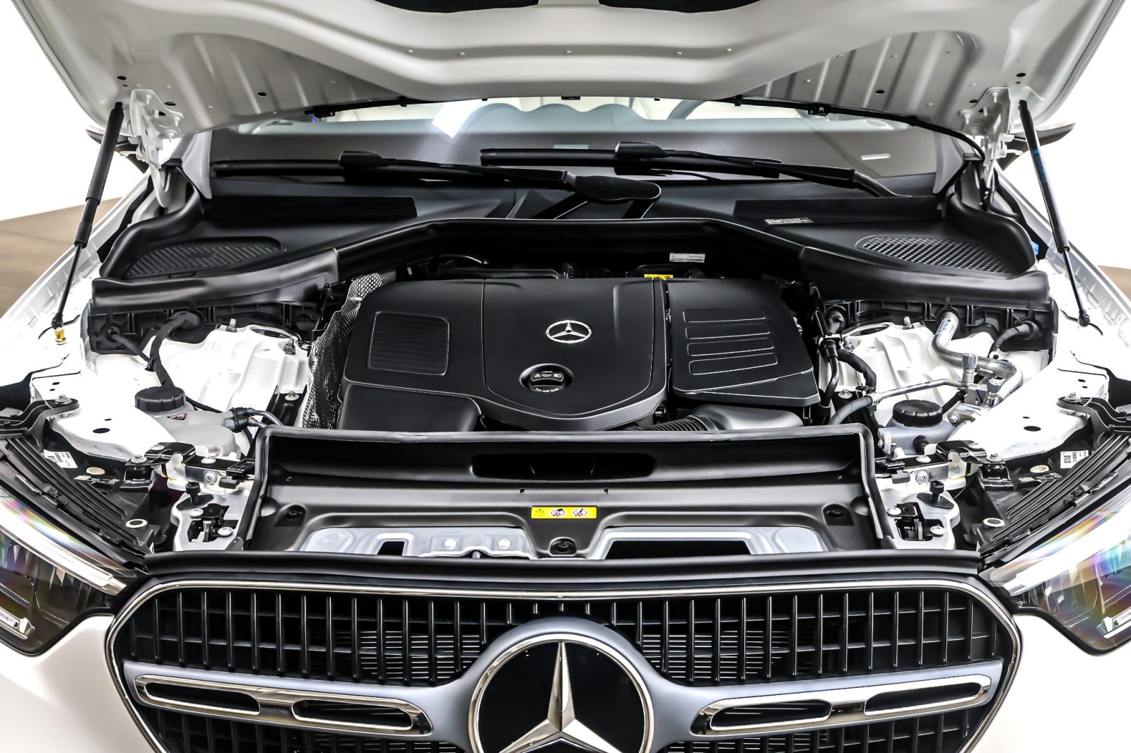 New 2026 Polar White Mercedes-Benz GLC 300 image 11