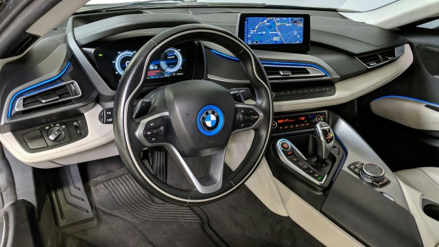 2016 BMW i8  21