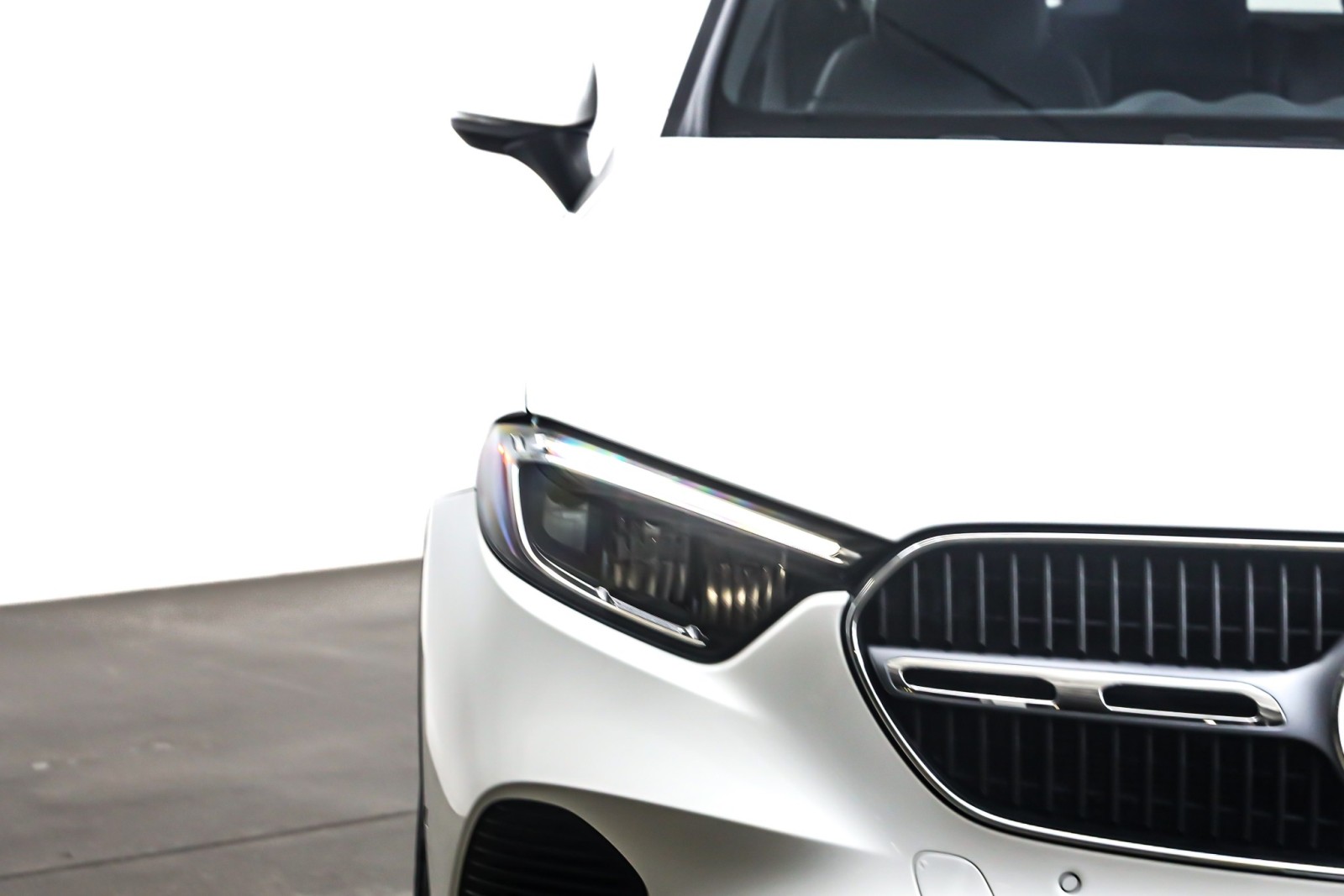 Used 2025 Polar White Mercedes-Benz GLC 300 SUV image 15