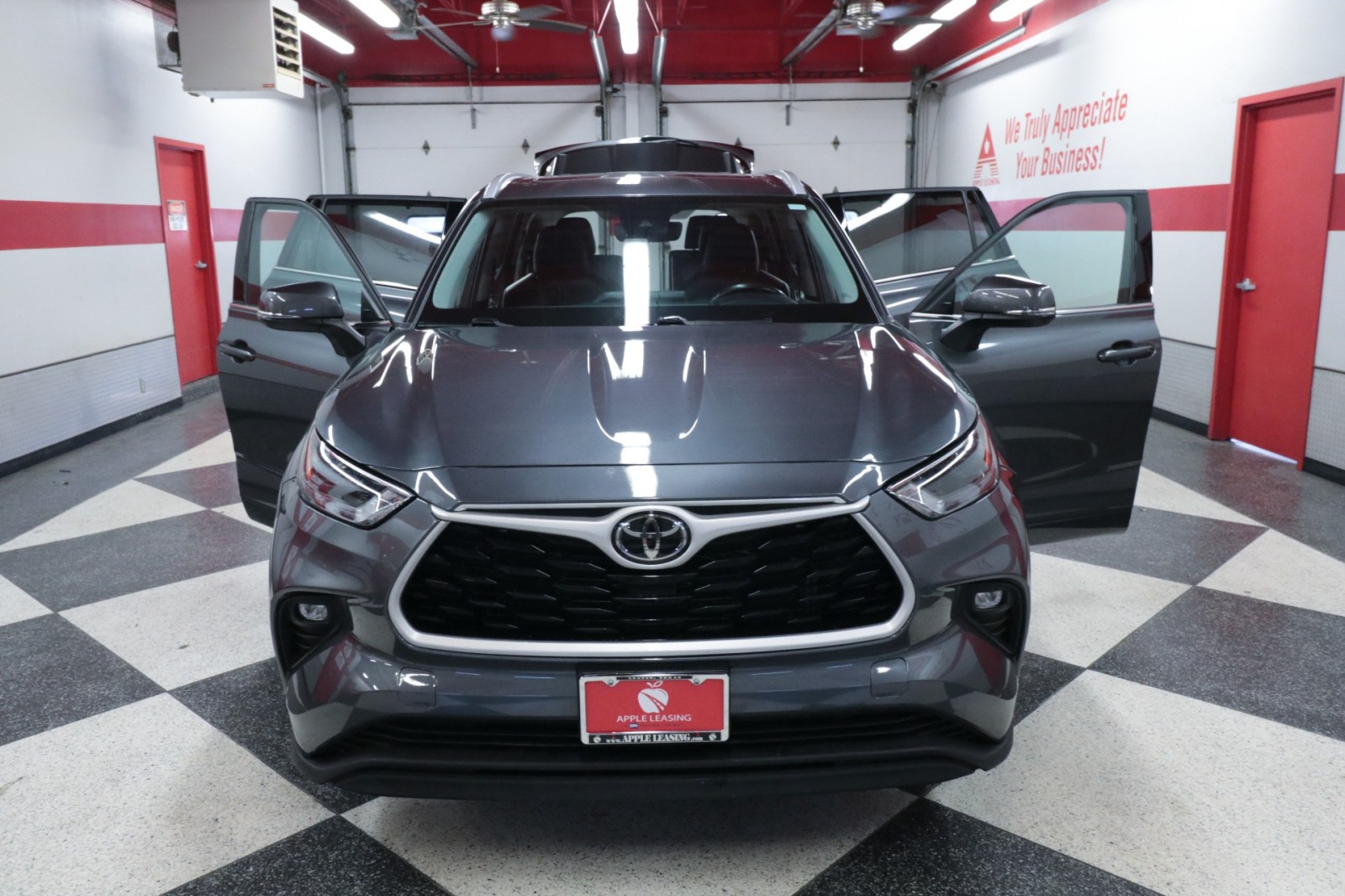 Used Car 2022 Toyota Highlander  Xle For Sale Under $35,000 In Austin, Texas
