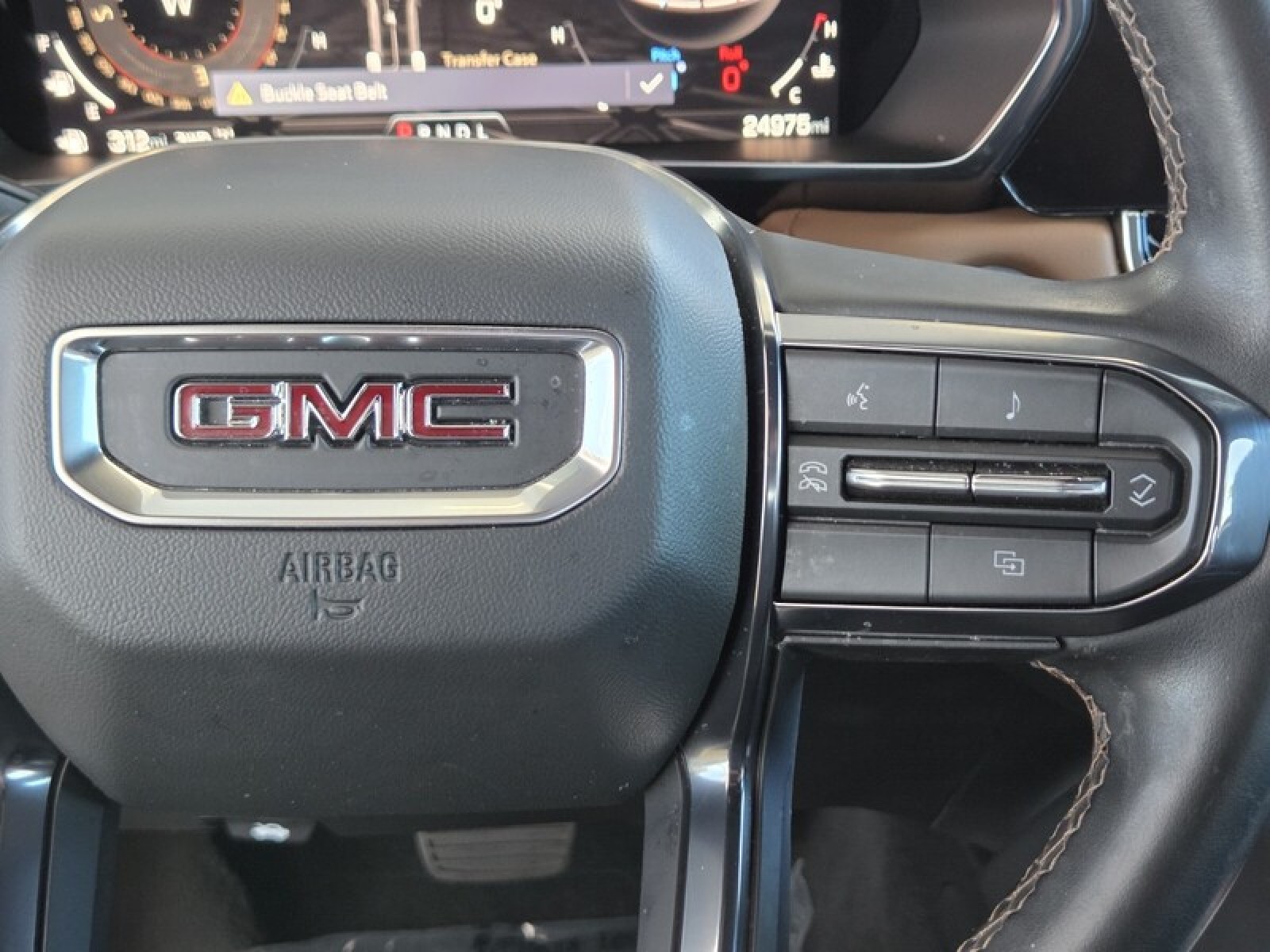 Used 2024 WHITE GMC 4WD Crew Cab AT4 image 26