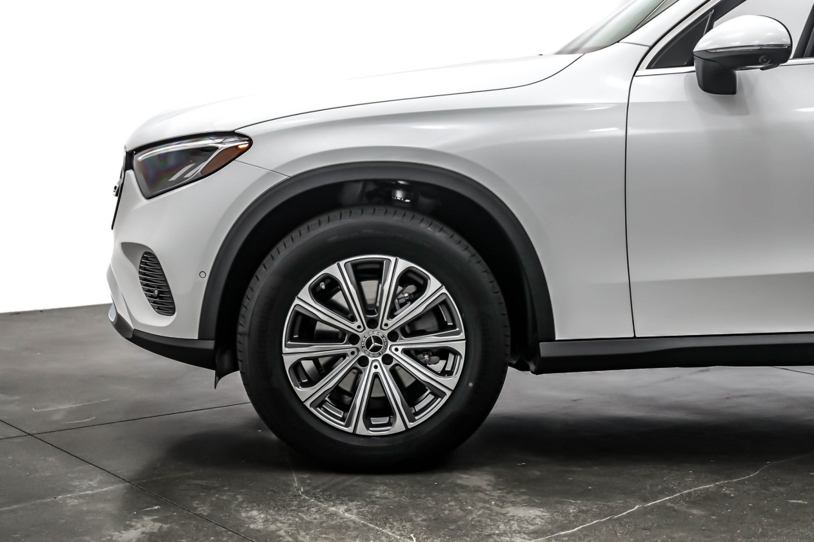 New 2026 Polar White Mercedes-Benz GLC 300 image 10