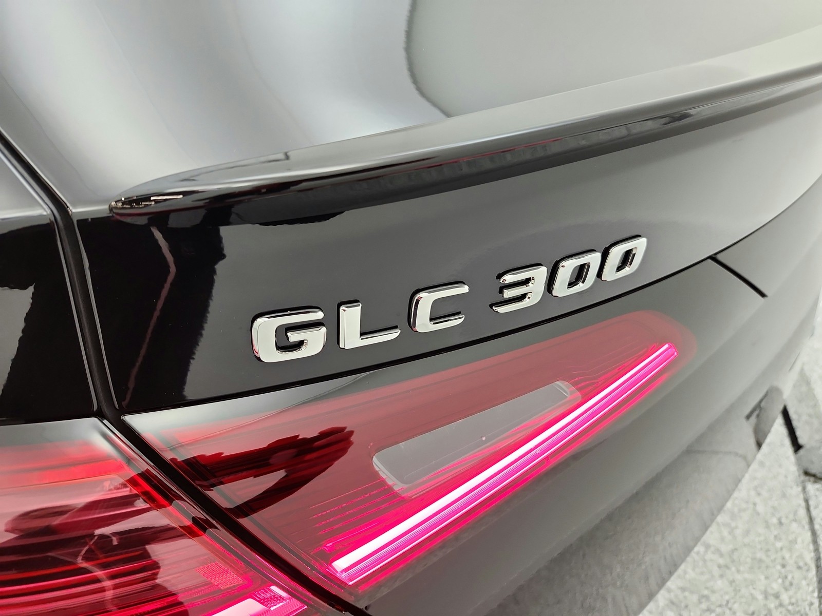 New 2026 Black Mercedes-Benz GLC 300 image 17