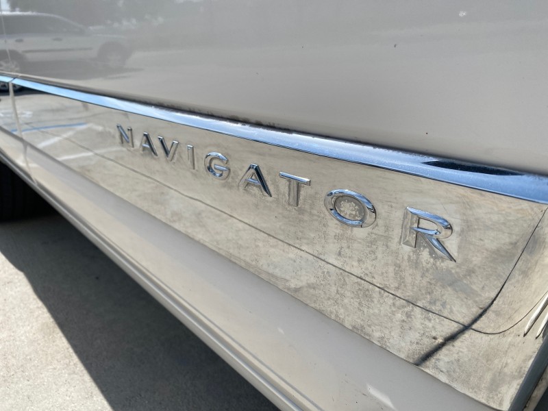 2010 Lincoln Navigator 4WD SUNROOF LOW MILES 31,209 in , 