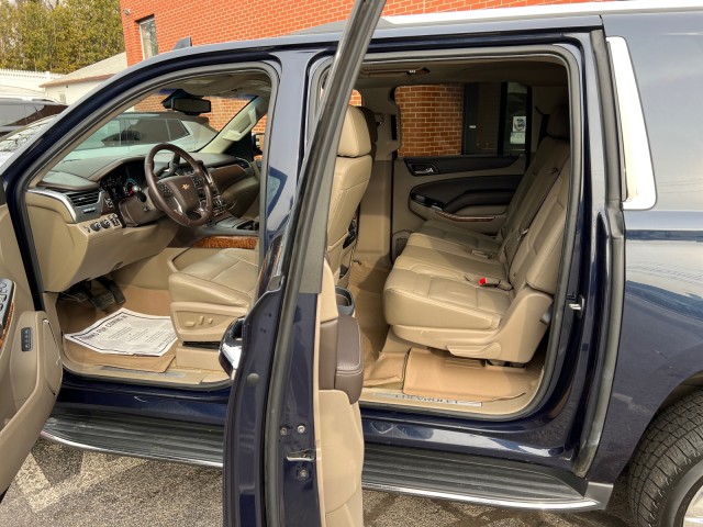 2017 Chevrolet Suburban Premier with Center Bench 15