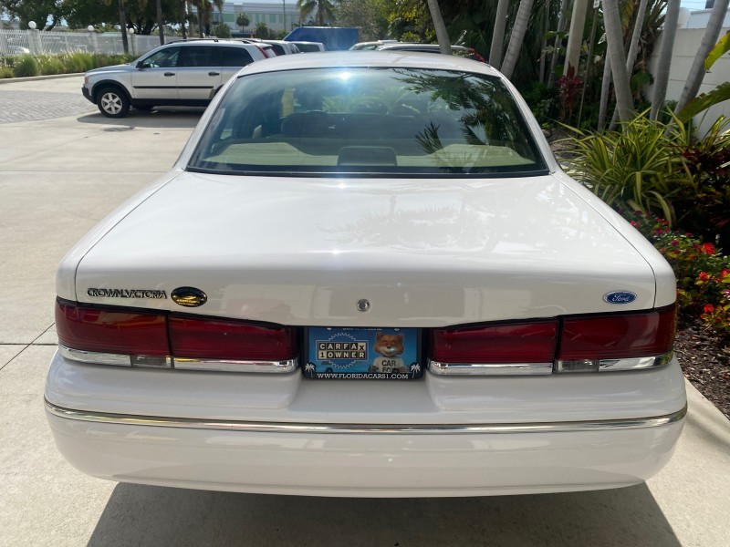 1995 Ford Crown Victoria LOW MILES 43,331 in , 