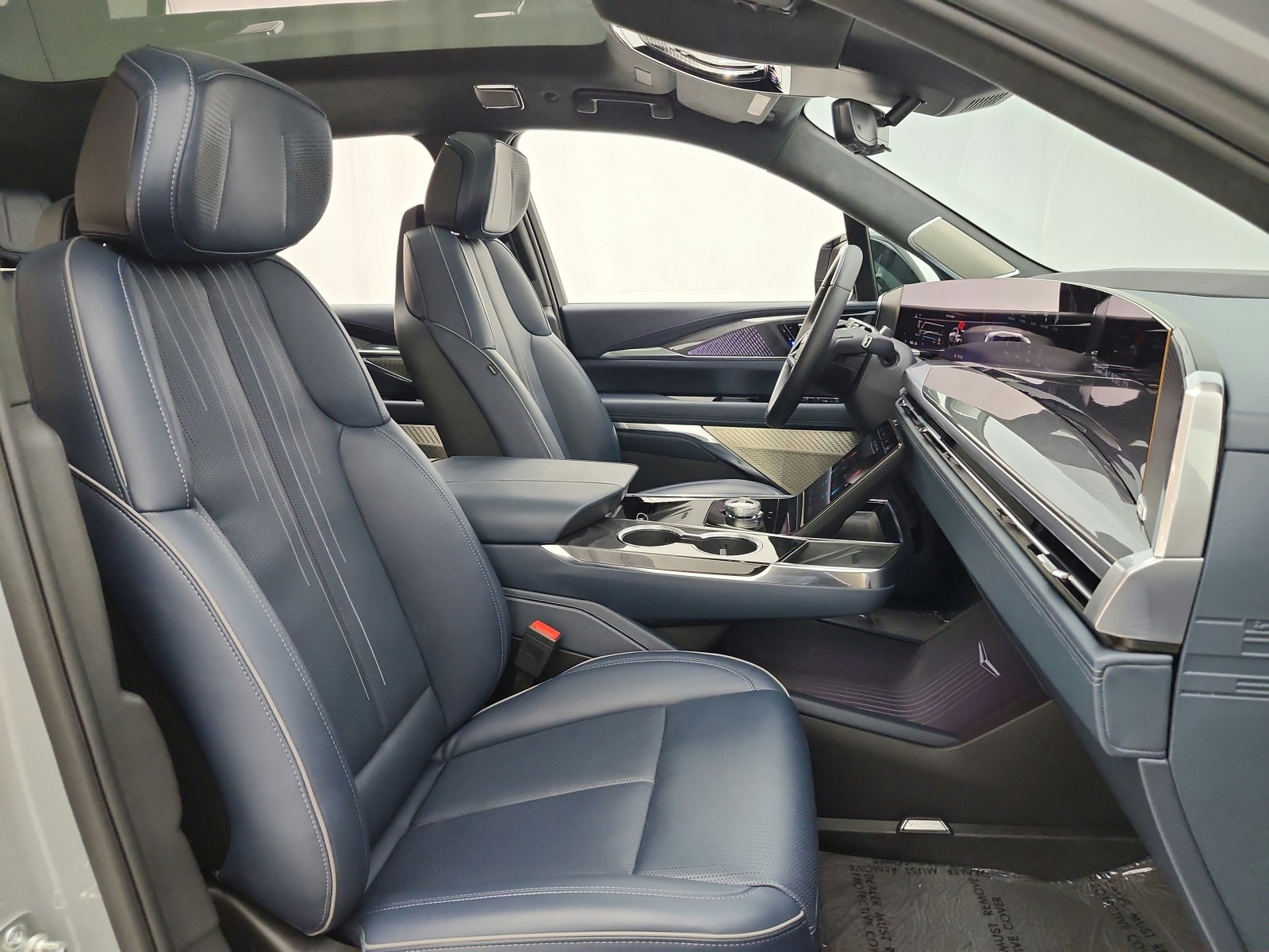 Used 2026 Luna Metallic Cadillac Premium Luxury image 19