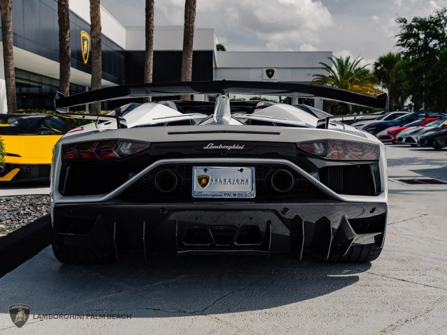 Lamborghini Aventador SVJ